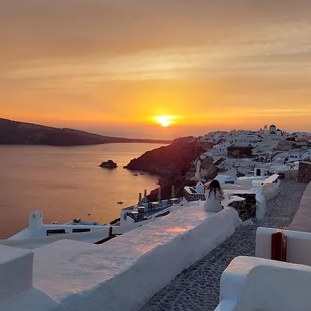Olympic 3* Oia (Santorini)