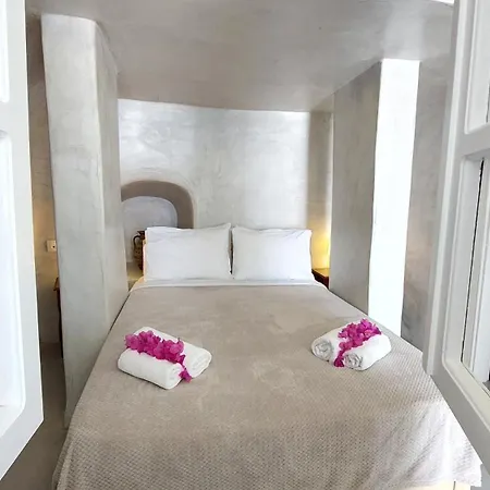 Olympic Oia (Santorini)